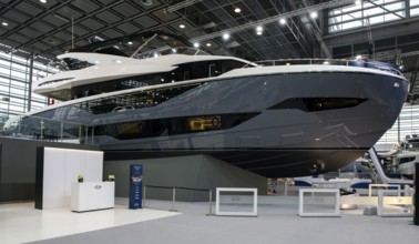 Press photo View of luxury yacht luxurious motor yacht Sunseeker 90 ocean yacht ship in exhibition