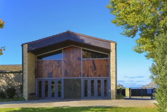 Exhibition hall in the cemetery of Großengstingen, art in the building by Anton Geiselhart, artist,