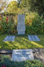Tombstone of the ducal family, graves, memorial, in the back memorial stone in memory of the ducal