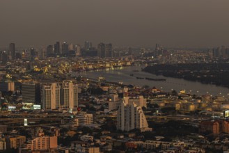 Over the rooftops of Bangkok, evening light, view of the Chao Phraya River, view from the Moon Bar