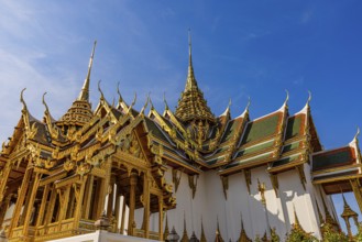 The Grand Royal Palace, the main entrance to the Dusit Maha Prasad throne hall with overlapping