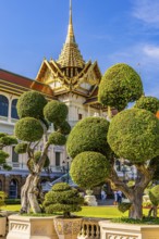 The Grand Royal Palace, trees with spherical branches, in the back the Chakri Maha Prasad throne