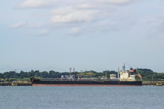 Gas tanker, Esso Oil Terminal, Southampton, Hampshire, UK