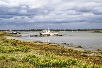 Boats over Hurst Point Lighthouse and Hurst Castle, Hurst Spit, Milford on Sea, Lymington,