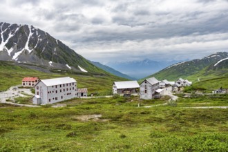 Building of the former Gold Mine Independence Mine in mountainous landscape, Independence Mine