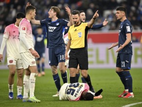 After a foul on Christian Kofane Bayer 04 Leverkusen (35) on the ground, referee Daniel Schlager