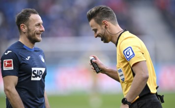 Referee Daniel Schlager in discussion with Vladimir Coufal TSG 1899 Hoffenheim (34) PreZero Arena,