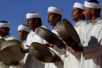 Men in white clothes play drums at the traditional Berber festival, Ma El Kelâa m'Gouna, Fête des