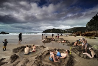 People enjoy Hot Water Beach, build sand castles and relax, Hot Water Beach, Coromandel Peninsula,
