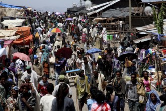 Lively market day in Lalibela full of visitors and busy stalls, Lalibela, Ethiopia
