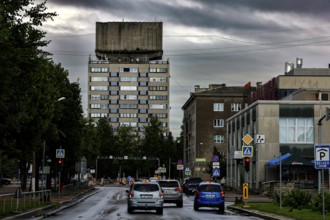 View of a Soviet high-rise building on Paul Kerese Street in Narva, surrounded by cloudy sky,