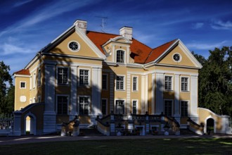 Magnificent Baroque-style manor house in Palmse with red roof and well-kept park, Palmse, Estonia