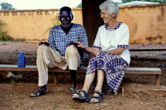 Sr Janine at CI Korhogo in friendly conversation with an outdoor patient, Korhogo, CI, Côte