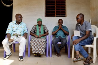 CJK members and patients having an intensive discussion at home, Korhogo, CI, West Africa