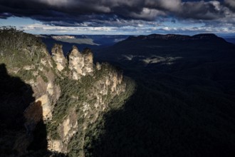 Panorama of the iconic Three Sisters rock formation at Echo Point in the Blue Mountains, Blue