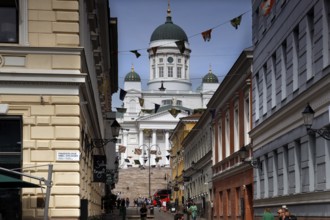 View through Sofiankatu of Senaatintori Cathedral in Helsinki, Helsinki, Uusimaa, Finland