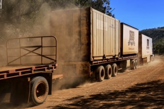 OFF Gibb River Road Road Train