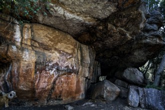 Rock painting and natural cave in Nourlangie, Kakadu National Park, Nourlangie, Northern Territory,