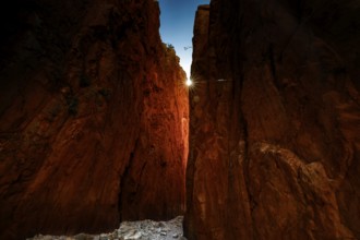 Dramatic rock formations of Standley Chasm with sunbeams shining through, Standley Chasm, Northern