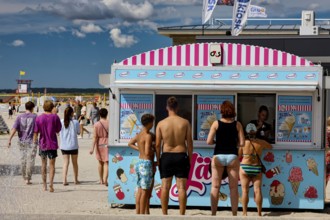 Ice cream stand on the beach promenade with numerous visitors in sunny weather, Pärnu, Pärnu