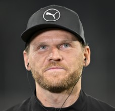 Coach coach Eugen Polanski Borussia Mönchengladbach BMG portrait looking up PUMA Basecap PreZero