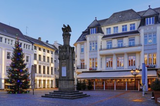 Christmas tree on the Altmarkt at dusk, Altstadt, Moers, Ruhr area, Lower Rhine, North