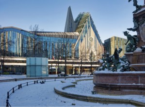 Mendebrunnen, University of Leipzig, lecture hall building and Paulinum on Augustusplatz in winter