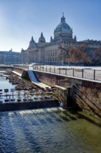 Pleißemühlgraben in front of the Federal Administrative Court, former imperial court in winter with