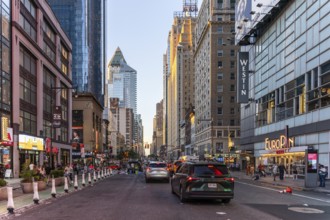 8th Ave, New York, USA