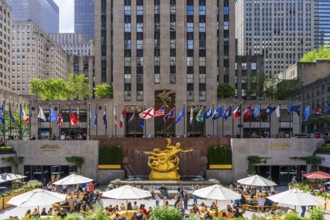 Lower Plaza, Rockefeller Center, New York, USA