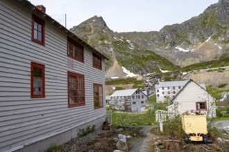 Building of the former Gold Mine Independence Mine in mountainous landscape, Independence Mine