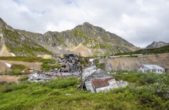 Crumbling buildings of the former Gold Mine Independence Mine in mountainous landscape,
