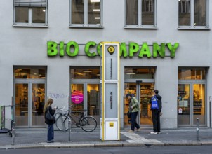 Naturkundemuseum tram stop in front of a Bio Company retail store, Berlin, Germany
