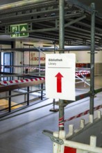 Technical University in Berlin, provisional information sheets and signs at an indoor construction