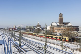 An S-Bahn runs on the railway line next to the BEHALA (Berliner Hafen- und Lagerhausgesellschaft)