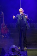 Toni Krahl and the Kinx from Prenzlauer Berg live on The same was the tour in Berlin's