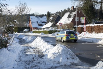 Snowy street, police car, houses, winter, snow, Sieversen, Samtgemeinde Rosengarten, Lower Saxony,