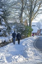 People walking in the snow, snowy footpath, winter, Sieversen, Samtgemeinde Rosengarten, Lower