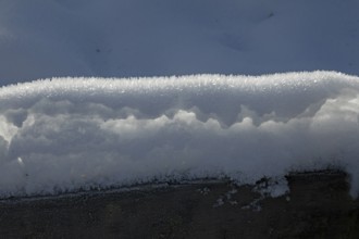 Snow on fence, snow crystals, winter, Sieversen, Samtgemeinde Rosengarten, Lower Saxony, Germany
