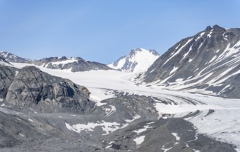 Gulkana Glacier and Icefall Peak, Scenic Landscape on Richardson Highway, Alaska Range, Alaska, USA