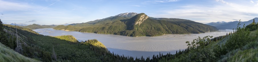 Panorama, view of the huge Copper River, McCarthy Highway, Wrangell St. Elias National Park,