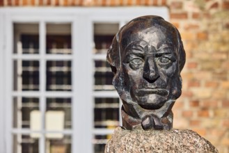 Bust of Lorenz von Stein, sculptor Manfred Sihle-Wissel, brick building, historic town hall,