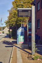 City Hall bus stop, general architecture, Tempo 30 sign, street, sidewalk, trees with autumn