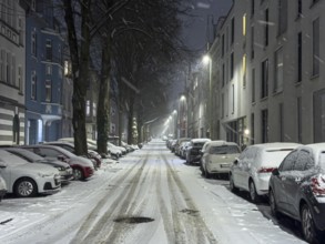 Residential street, winter, snowy, snowy, parked cars, Essen-Rüttenscheid, North Rhine-Westphalia,
