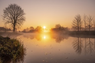 Sunrise on the Hunte near Diepholz, Diepholz, Lower Saxony, Germany
