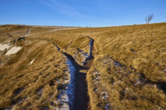 A forked path through grassy hills with blue skies and wintry atmosphere, La Gorge de Pierrel,
