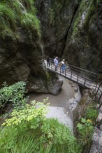 Almbachklamm, Berchtesgaden Biosphere Reserve, hikers, Almbach, Berchtesgaden Alps, Upper Bavaria,
