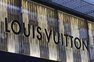Louis Vuitton logo on illuminated façade, Louis Vuitton boutique an der Kö, luxury shopping,