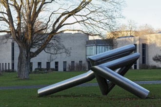 Metal sculpture 17-70 by Erich Hauser, Skulpturenpark Lehmbruck-Museum, Immanuel-Kant-Park,