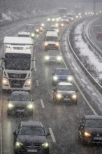 The onset of winter in North Rhine-Westphalia, heavy snowfall, A3 motorway near Hilden, near